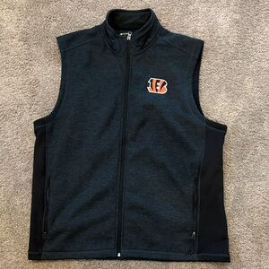 Antigua Black fleece lined vest, support your Cincinnati Bengals.